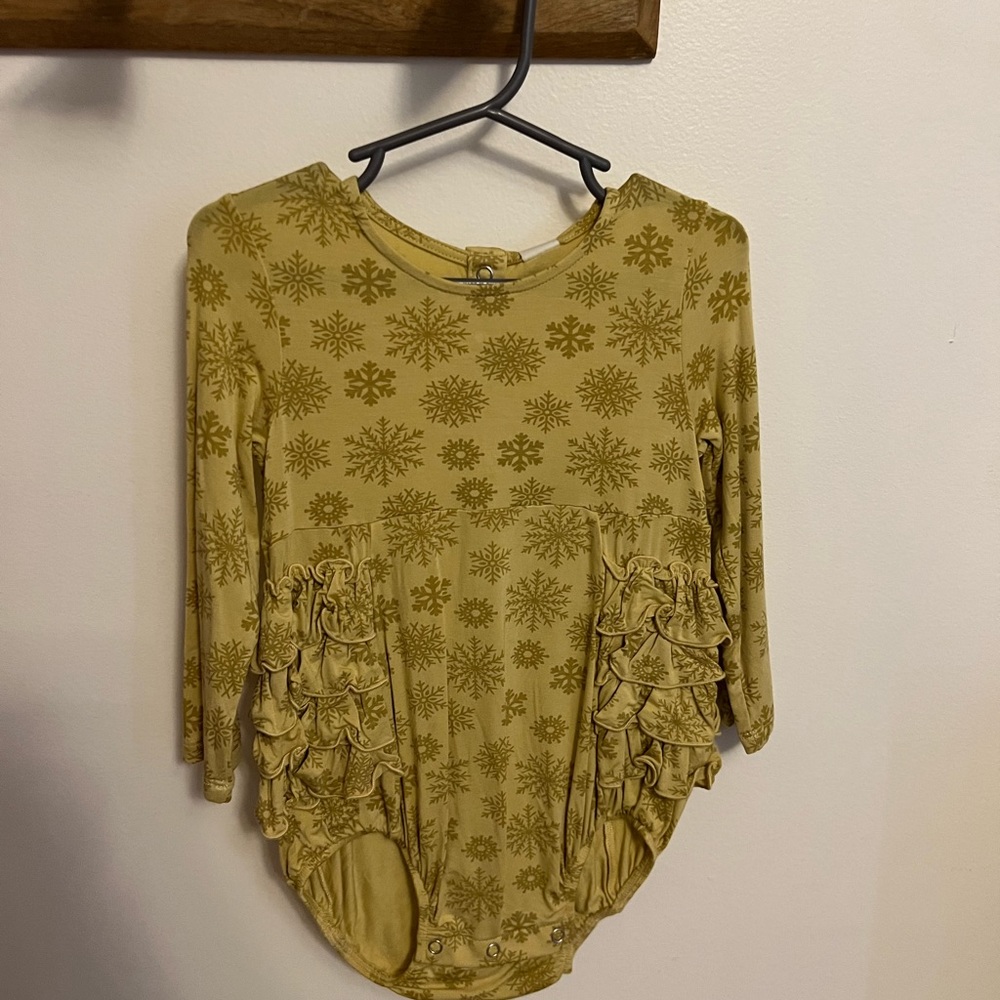 Kate Quinn snowflake double ruffle bubble